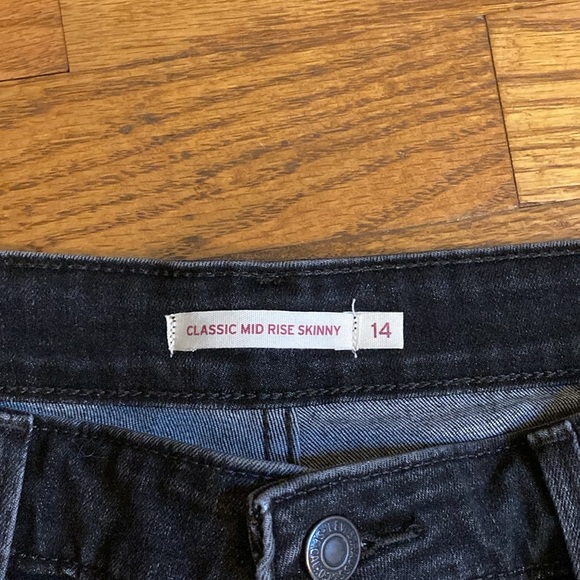 Levi’s Women Classic Mid Rise Skinny size 14 Jean - Picture 2 of 4